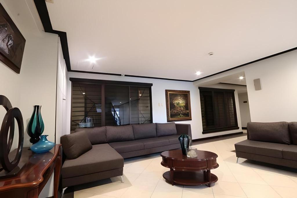 D' Leonor Hotel Davao Экстерьер фото